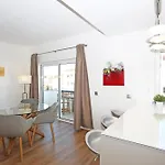 B61 - Carnation Sun In Apartment *