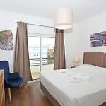 B61 - Carnation Sun In Apartment