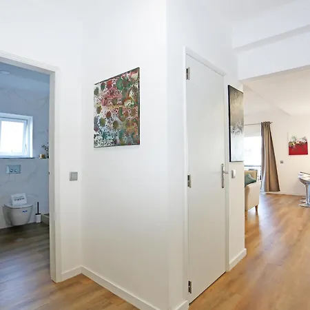 B61 - Carnation Sun Apartment