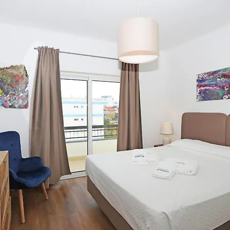 B61 - Carnation Sun In Appartement